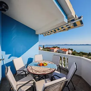 Luton Zadar Heating Pool & Jacuzzi Apartment