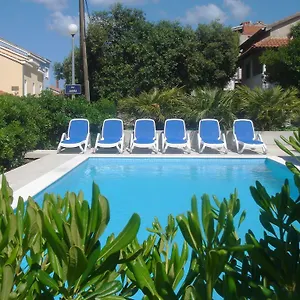 Laurus Apartment